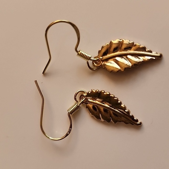 GOLD Leaf Earrings 925S Posts Light weight - Picture 2 of 4